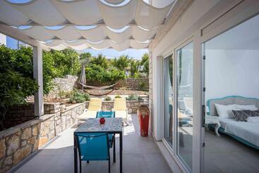 تختخواب و صبحانه Boutique Guesthouse Sveti Petar, On The Beach, Heated Pool & Boat Berth   Adult Only