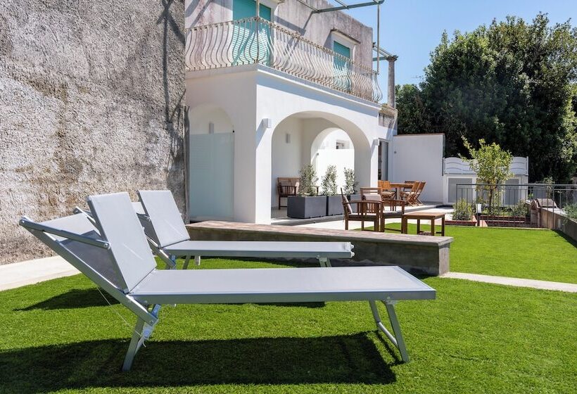 تختخواب و صبحانه La Minucciola Capri