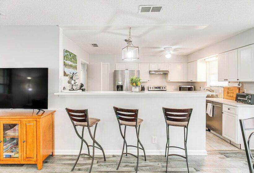 Brunswick Retreat W/ Patio & Grill, Near Beaches!