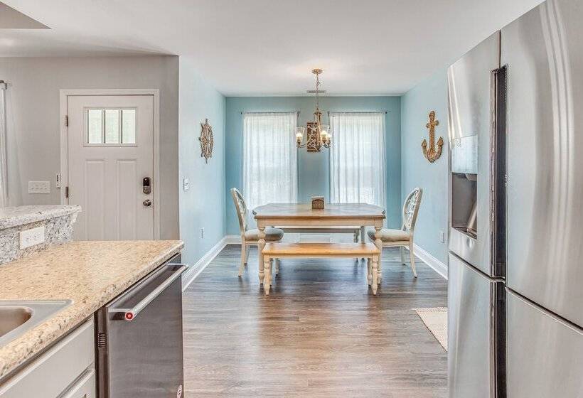 Charming Oak Island Beach House W/ Fire Pit & Yard