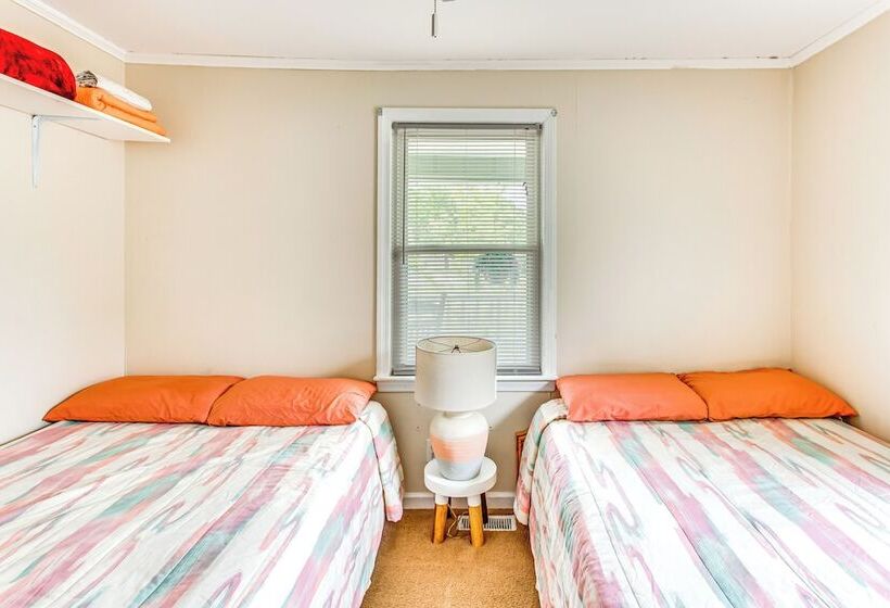 Charming Shallotte Home ~ 4 Mi To Ocean Isle Beach