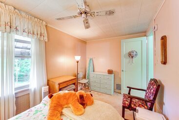 Charming West Mifflin House   3 Mi To Kennywood!
