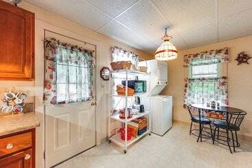 Charming West Mifflin House   3 Mi To Kennywood!