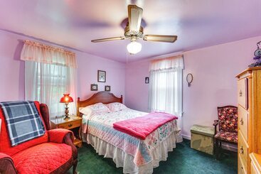Charming West Mifflin House   3 Mi To Kennywood!