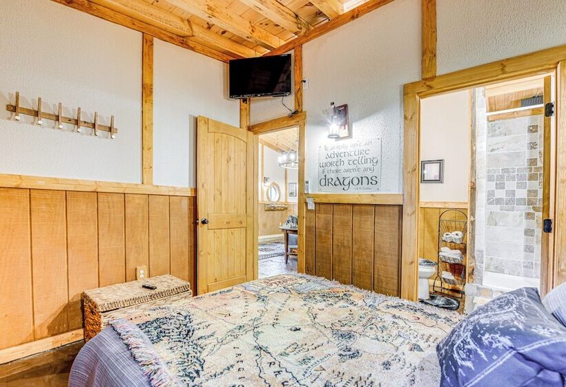 Hobbit Themed House On 6 Acres In Cosby