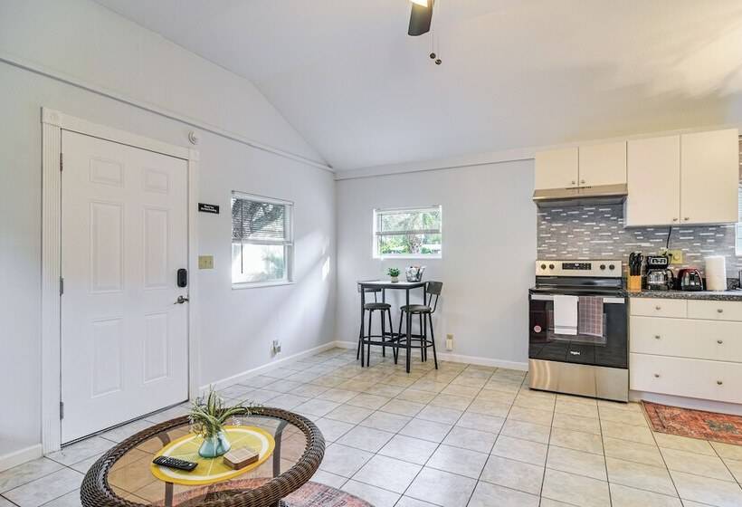 Cozy St Pete Home ~ 2 Mi To Madeira Beach!