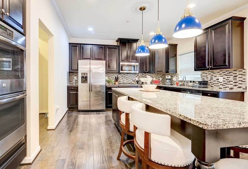 Game Room + Gym: Downtown Dc Home!
