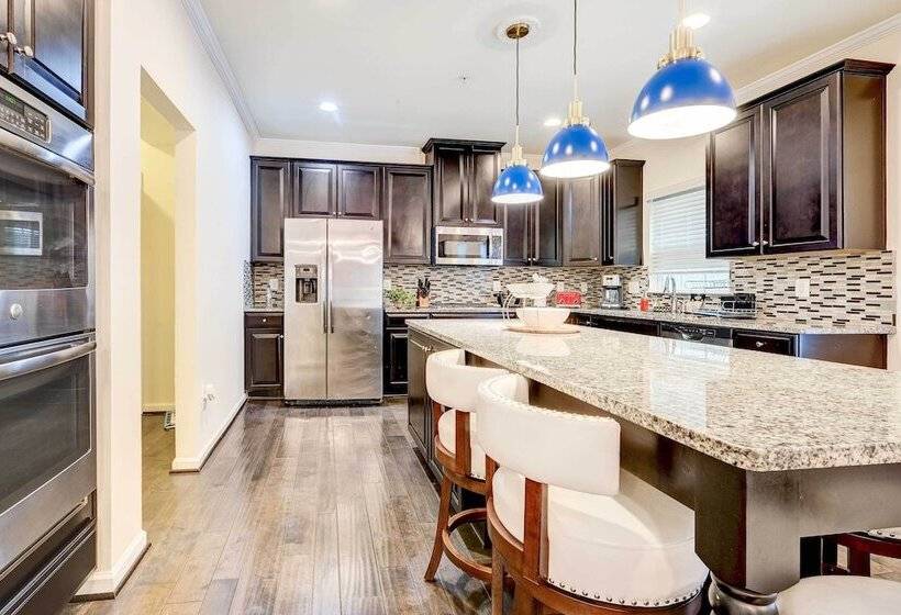 Game Room + Gym: Downtown Dc Home!