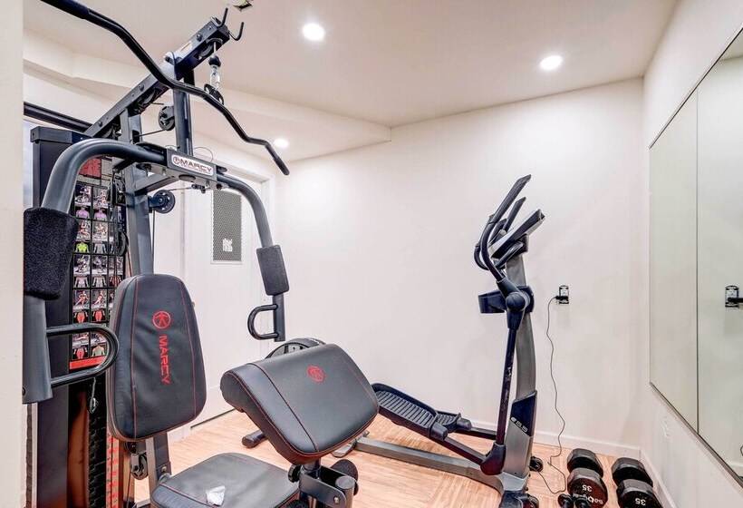 Game Room + Gym: Downtown Dc Home!
