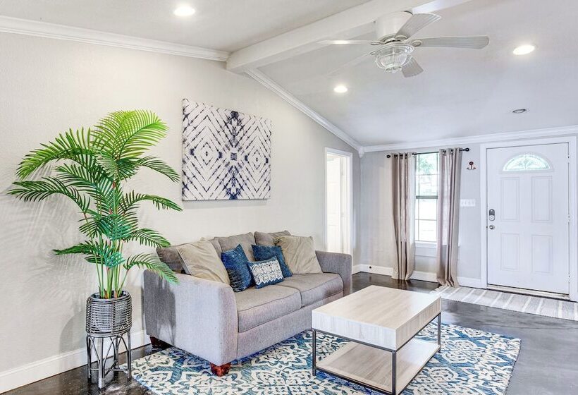 Private Dock & Deck: Eagle Mountain Lake Retreat!