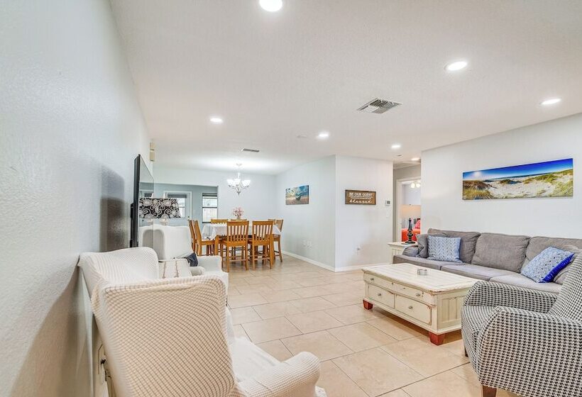 13 Mi To Hudson Beach: Spring Hill Home W/ Lanai