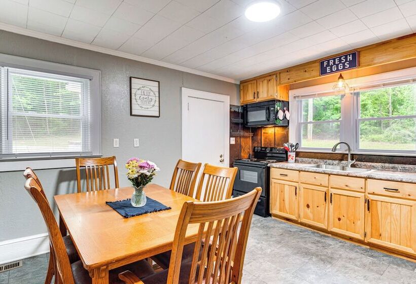 3 Mi To Downtown: Home W/ Fire Pit In Forest City