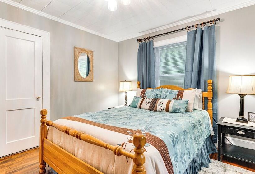 3 Mi To Downtown: Home W/ Fire Pit In Forest City