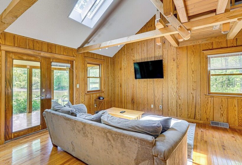 Historic Clark Cabin W/ Deck & Fishing Pond Access