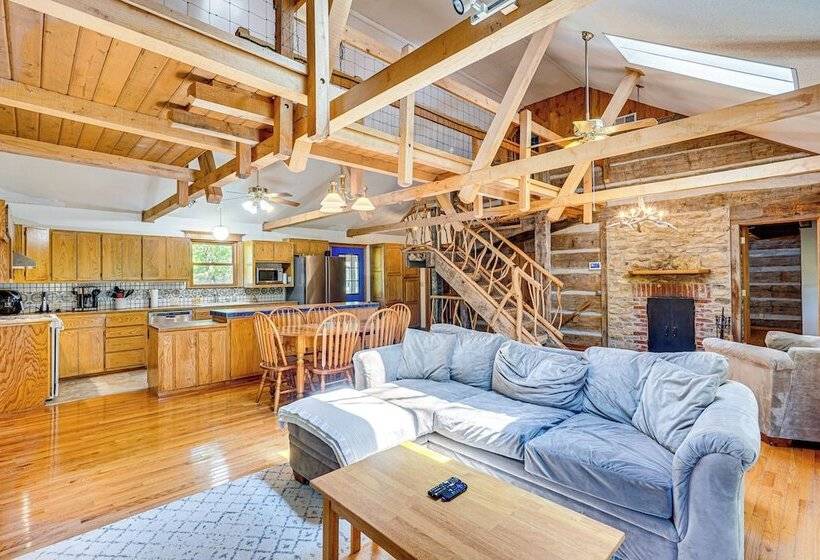 Historic Clark Cabin W/ Deck & Fishing Pond Access