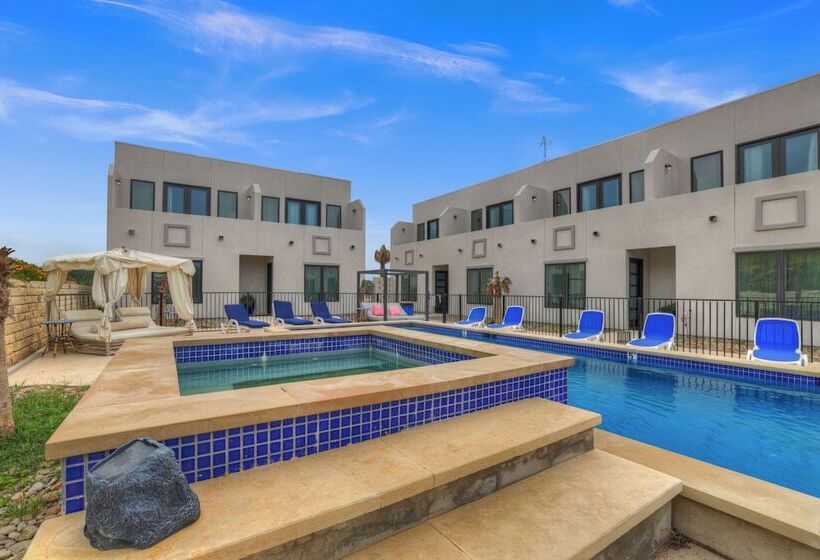 The Bentley Hotel Beatles Room Hill Country View