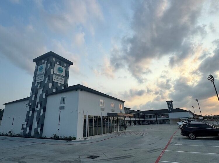 هتل Clarion Pointe