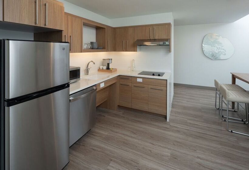 هتل Element Melbourne Oceanfront