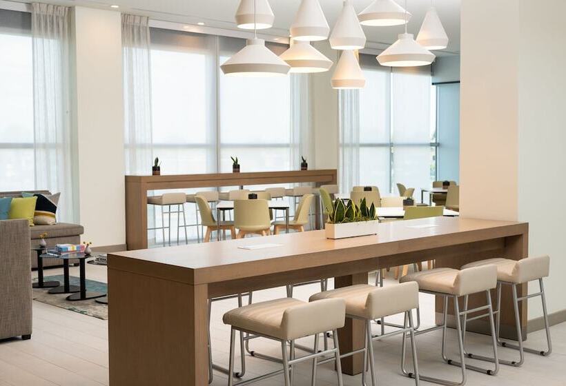 هتل Element Melbourne Oceanfront