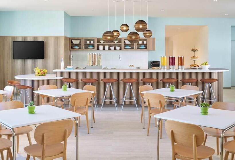 هتل Element Melbourne Oceanfront