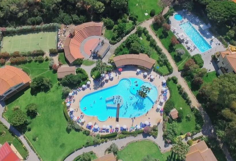 호텔 With Swmming Pool In Arborea Just 600 Meters From The Sea