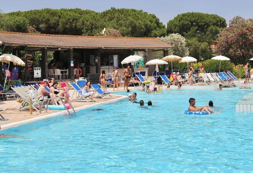 호텔 With Swmming Pool In Arborea Just 600 Meters From The Sea