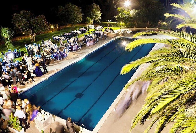 호텔 With Swmming Pool In Arborea Just 600 Meters From The Sea
