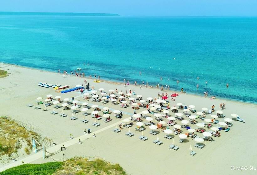 호텔 With Swmming Pool In Arborea Just 600 Meters From The Sea