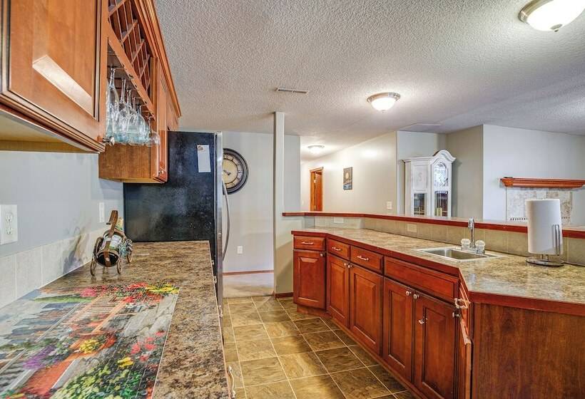 Junction City Home W/ Hot Tub   Near Milford Lake!