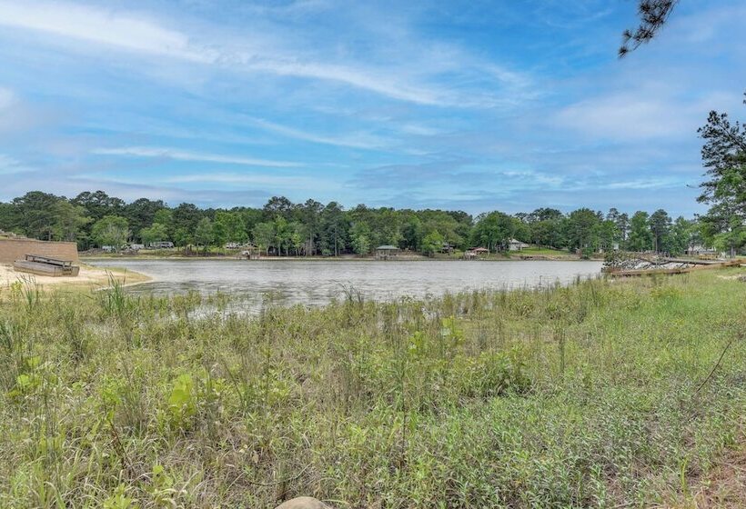 Lakefront Ridgeway Home W/ Deck & Fire Pit!