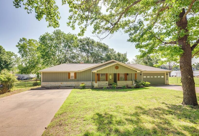 Private Dock & Fire Pit: Cedar Creek Reservoir Gem