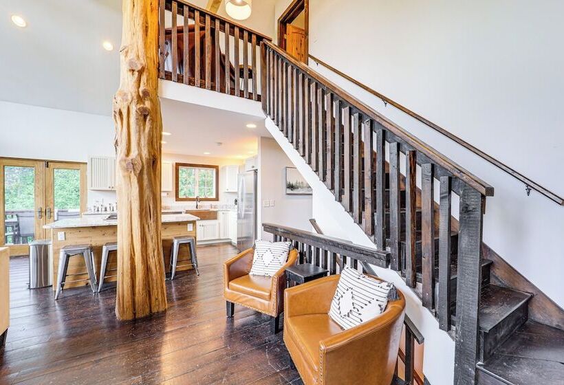 Luxe Appalachian Mountain Cabin W/ Hot Tub, Views