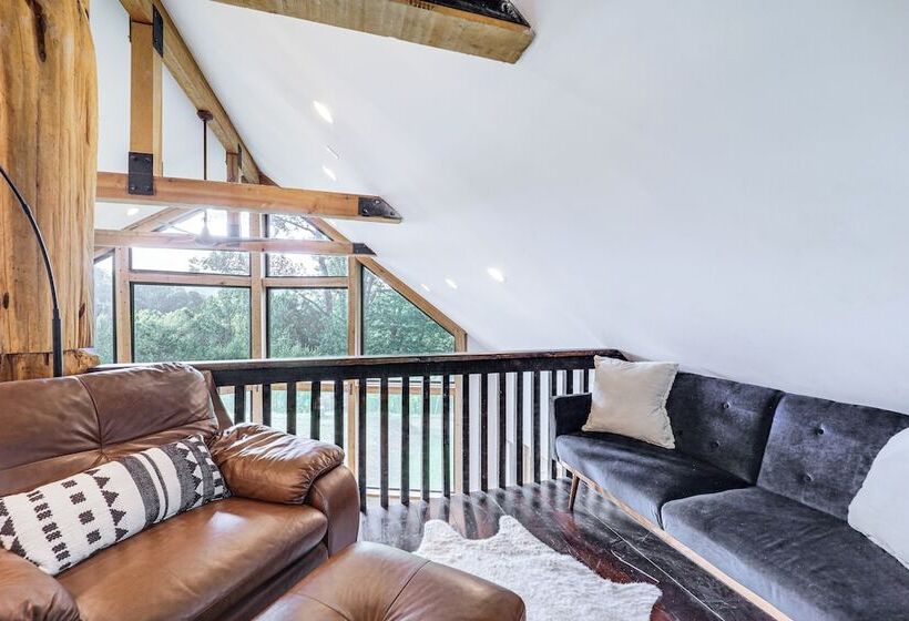 Luxe Appalachian Mountain Cabin W/ Hot Tub, Views