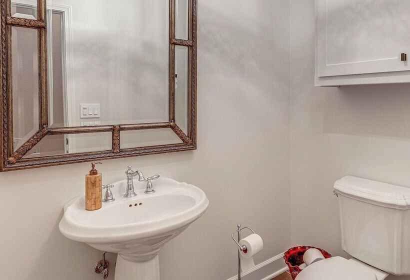 Luxe Home W/ Panoramic Greers Ferry Lake Views