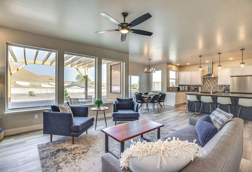 Luxe Living: Grand Junction Home W/ Hot Tub, Views