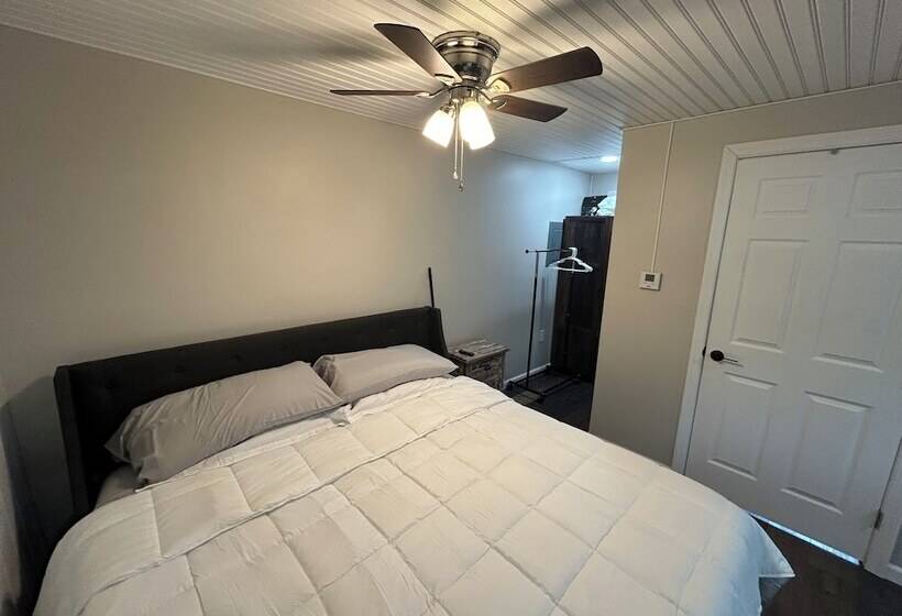Meads Motel