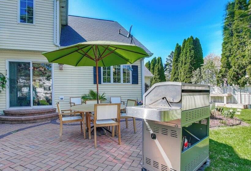 Menasha Home W/ Patio   Walking Distance To Lake!