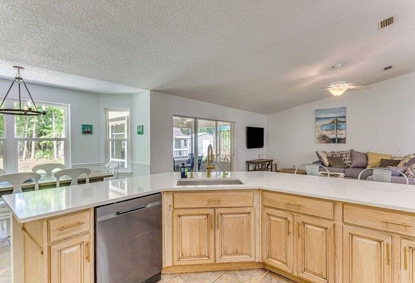 Pensacola Home W/ Large Yard: 4 Mi To Beach