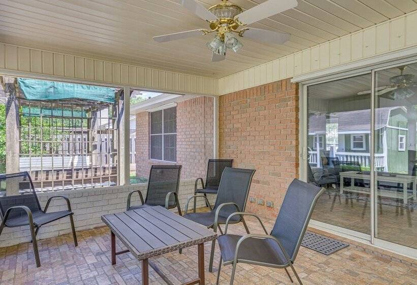 Pensacola Home W/ Large Yard: 4 Mi To Beach