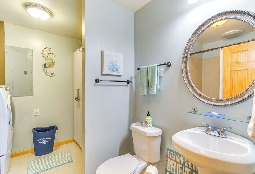 Pensacola Home W/ Private Spa: Walk To Beach!