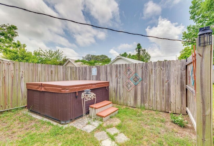 Pensacola Home W/ Private Spa: Walk To Beach!