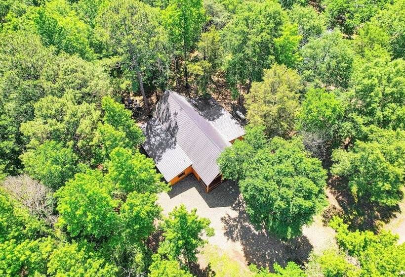 Pet Friendly Broken Bow Cabin W/ Private Hot Tub!