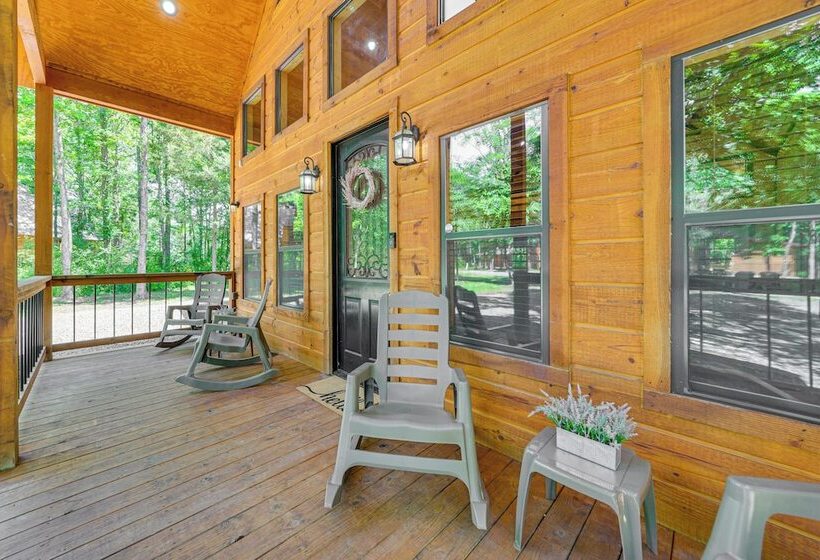Pet Friendly Broken Bow Cabin W/ Private Hot Tub!