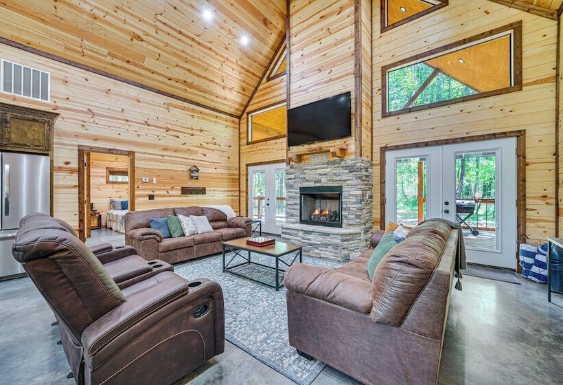 Pet Friendly Broken Bow Cabin W/ Private Hot Tub!