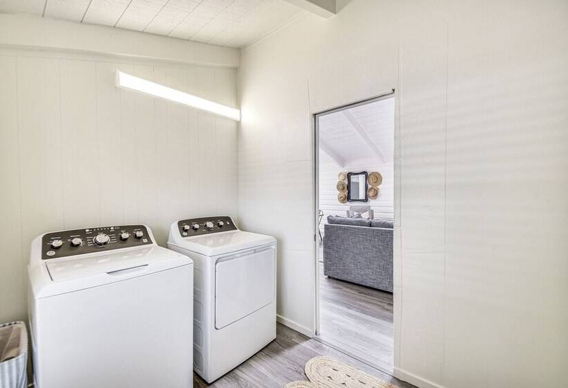 Pet Friendly Buxton Home W/ Balcony, 2 Mi To Beach