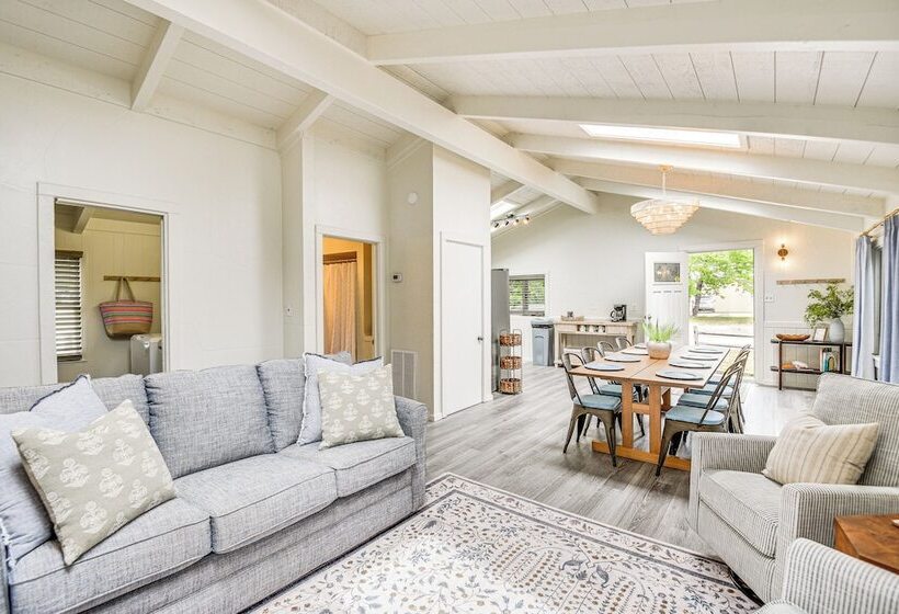 Pet Friendly Buxton Home W/ Balcony, 2 Mi To Beach