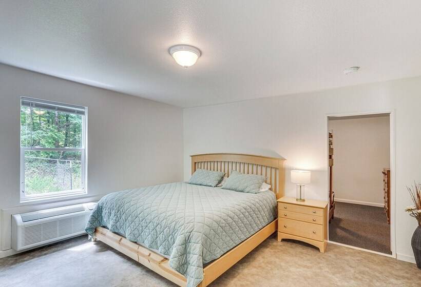 Fire Pit & Grill: Pet Friendly Lake Ozark Cabin!