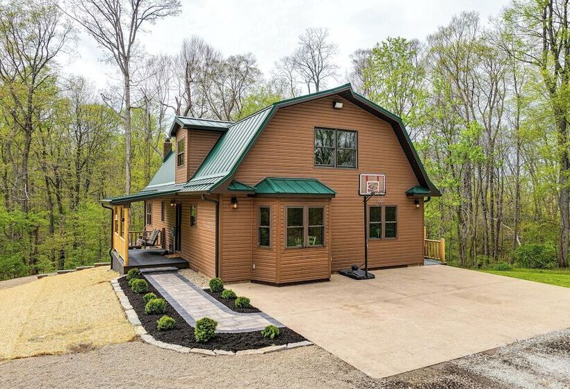 Family Friendly Milton Home On 14 Acres W/ Hot Tub