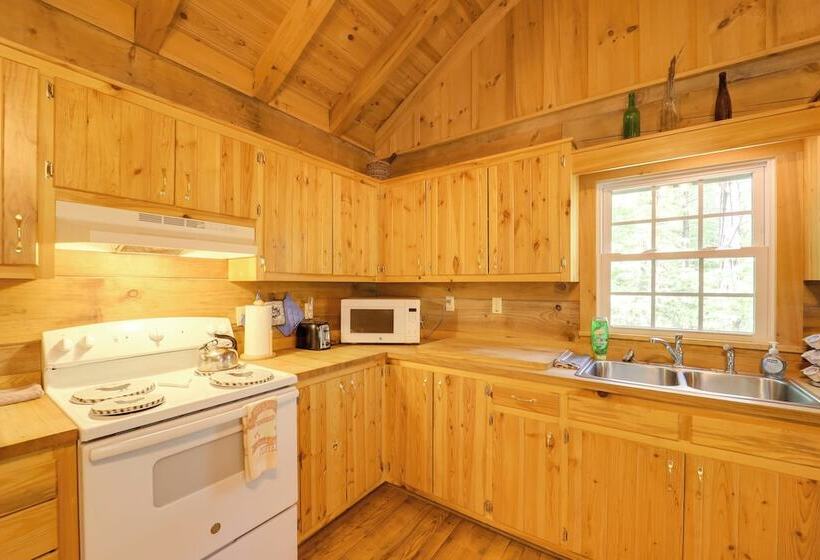 Near Lake Lure: Quiet Cabin W/ Deck & Trail Access