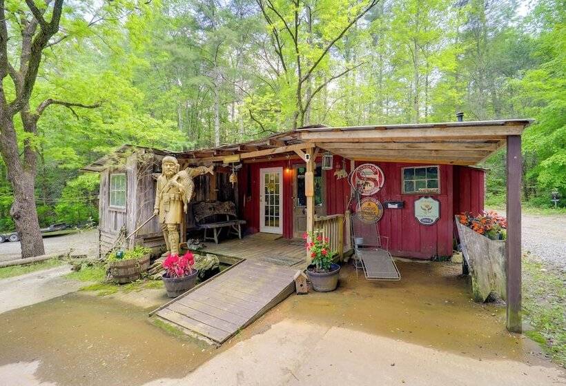 Near Lake Lure: Quiet Cabin W/ Deck & Trail Access
